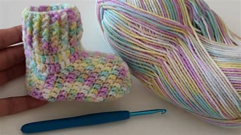 Super Easy Crochet Baby Socks Pattern For Beginners - Daily Crochet