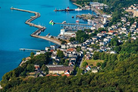 Sassnitz aus der Vogelperspektive Hafenanlagen an der Meeres Küste