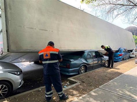 En Azcapotzalco Aplasta Caja De Tráiler A Cuatro Vehículos Megalópolis