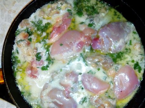 Курица тушеная в кефире с зеленью и чесноком | Recipes, Italian chicken ...