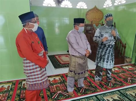 Wakil Bupati Lingga Safari Ramadhan Dan Berbagi Sembako Didua Desa