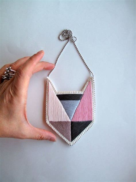 Colorblock Embroidered Pendant Necklace With Geometric Design Light