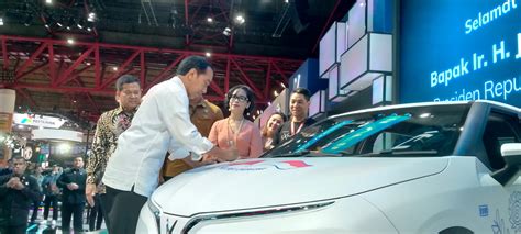 Buka IIMS 2024 Jokowi Sebut Mobil Listrik Jadi Masa Depan Otomotif