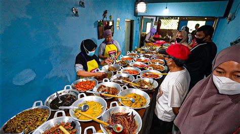 100 LEBIH WAJAN DI JEJER DI ATAS MEJA MENU MASAKAN TERPANJANG DI