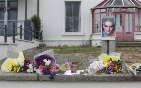 Sinéad O'Connor: Vigils held in Dublin and London