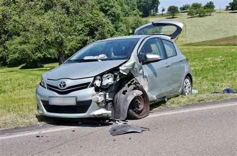 Unfall Beim Berholen Eines Rollers Vier Verletzte