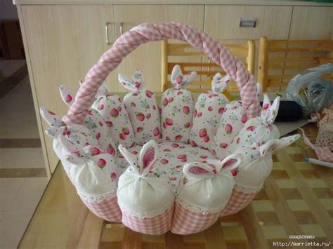 Пасхальная корзинка с кроликами. Лоскутное шитье