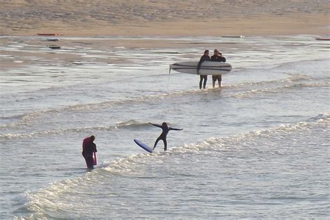 Harlyn Bay - Photo "Harlyn Bay Surfers Nr padstow cornwall" :: British ...