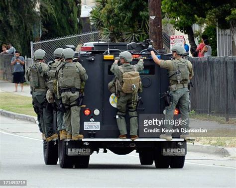 Los Angeles Police Swat Photos And Premium High Res Pictures Getty Images