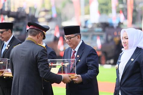 Kapolri Berikan Penghargaan Pin Emas Kepada Pj Bupati Muara Enim Dr H