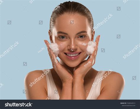 9817 Face Wash Model Hand Images Stock Photos And Vectors Shutterstock