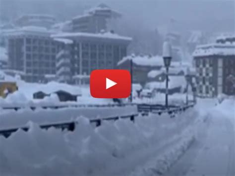 Meteo Cronaca Diretta Video Valle D Aosta Fortissima Nevicata A