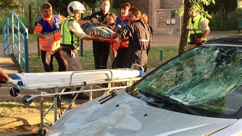 Grave Accidente Mira El Momento Del Traslado De Una De Las Ciclistas