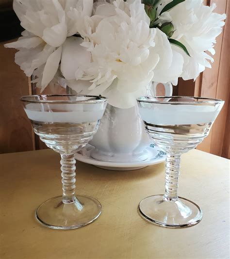 2 Vintage Wine Glasses Frosted Band Twisted Stem Wine Glass Set