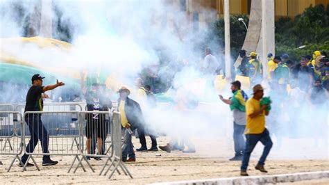 Saiba como DENUNCIAR servidores públicos e outros participantes da