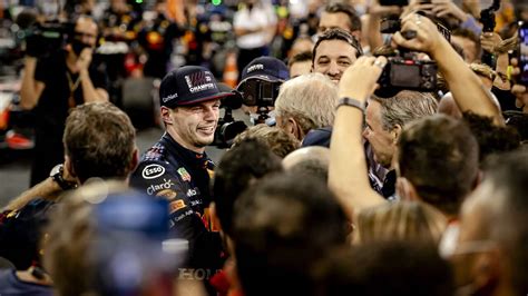 Verstappen Grijpt Historische Wereldtitel F1 Na Bloedstollend Duel Met