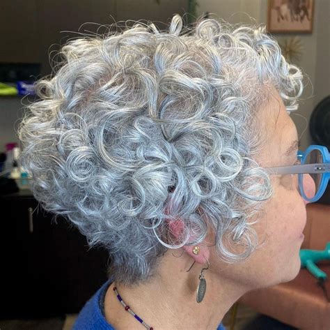 Gorgeous Short Curly Hairstyles Youll Adore Hair Adviser Curly