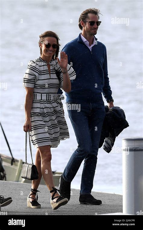 Pippa Middleton Y Su Esposo James Matthews Llegan Al Muelle De Rose Bay