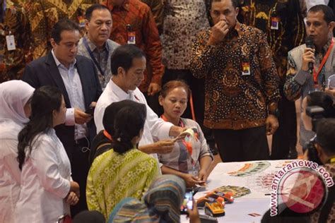 Presiden Luncurkan Bantuan Pangan Nontunai Di Cibubur ANTARA News