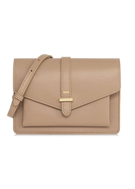 Mała torebka listonoszka w kolorze nude TOREC 1004 82 W25 OCHNIK