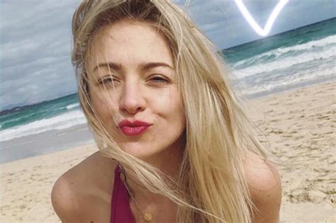 Basia Kurdej Szatan w bikini pozdrawia czytelników Super Express wiadomości polityka sport