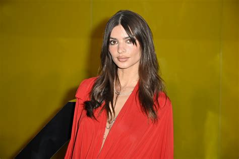 Jak dba o cerę Emily Ratajkowski Jej ulubiony kosmetyk jest przebojem