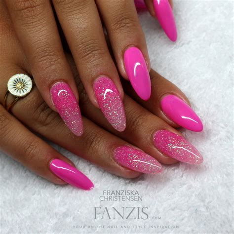 Nail Art Tutorial: Pink Glitter Gradient