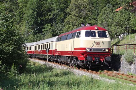 Die 218 105-5 mit einen TEE Sonderzug anlässlich des Bahnhofsfest in ...