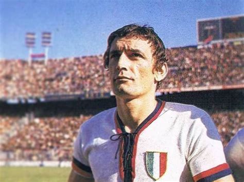 Gigi Riva Compie 75 Anni Il Ritratto Della Leggenda Del Cagliari Il