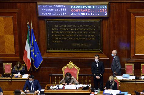 Ddl Zan Affossato Al Senato L Esultanza Dell Aula Dopo Il Via Libera