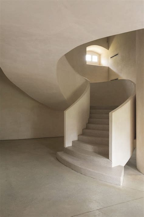 Rounded Staircase | Copyright-free photo (by M. Vorel) | LibreShot