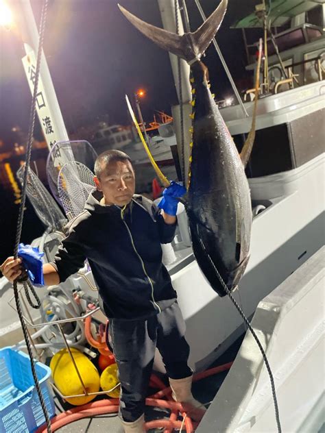 和歌山 串本 出雲崎 南紀 谷口渡船 磯釣り 船釣 り カセ釣り グレ 石鯛 クエ 本クエ キハダマグロ 串モン アカイカ スルメイカ イカ