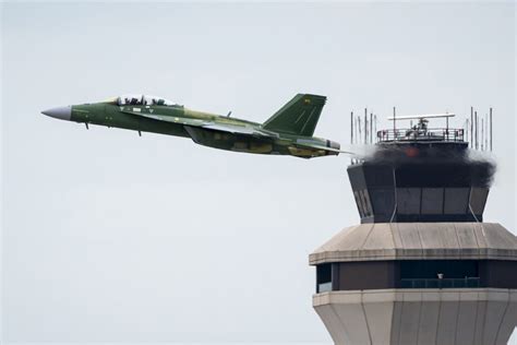 Marinha Dos Eua Recebe Os Primeiros Ca As Boeing F A Super Hornet