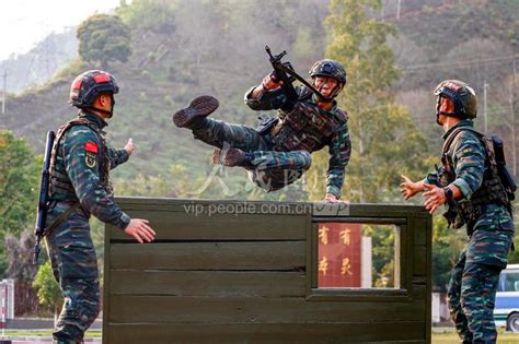 广西河池：直击武警特战队员训练精彩瞬间 人民图片网