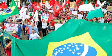 A Luta Pela Democracia Ocupa As Ruas De Todo O Brasil Sinproeste