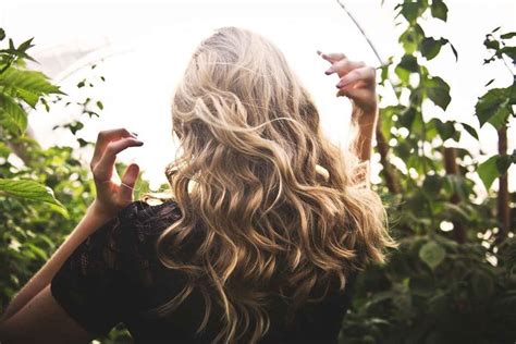 Quick Guide Avoid These 9 Mistakes While Curling Hair