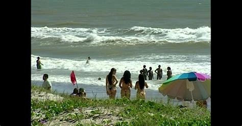 G1 Turista de MG morre afogado na praia de Guriri em São Mateus ES