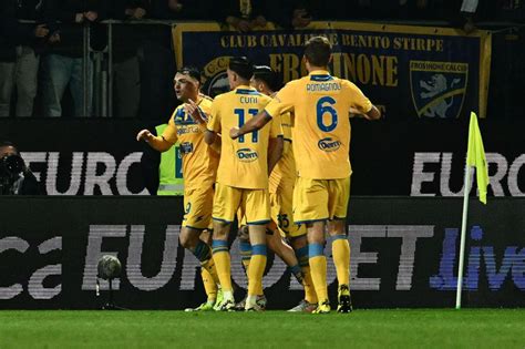 Serie A Juventus Milan La Roma Pareggia A Napoli Vittorie Per