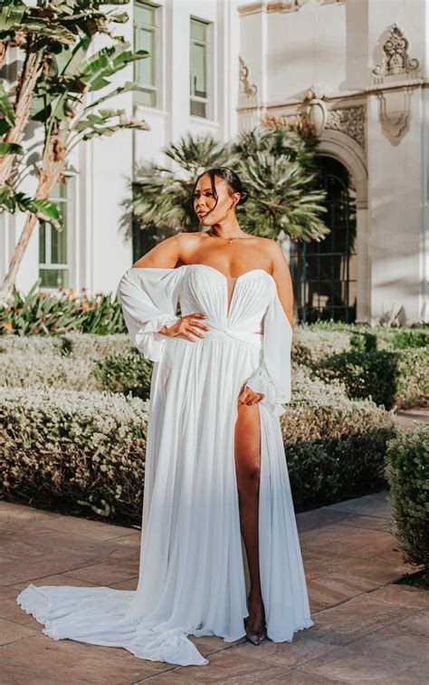 High end plus size wedding dresses | Beachweddingtips.com