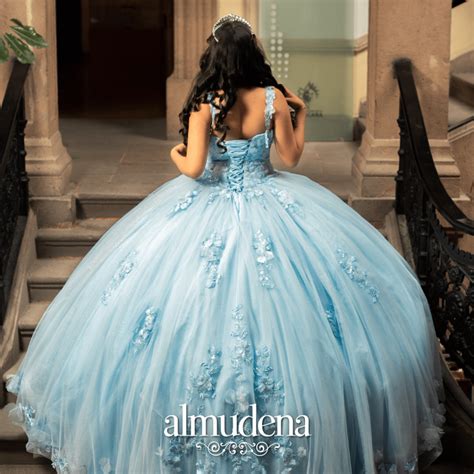 Vestido De XV Azul Cielo Con Encaje Bordado De Gala Almudena Boutique