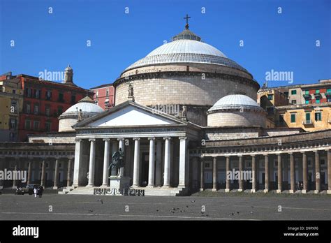 Basilica Di San Francesco Di Paola In Piazza Del Plebiscito Neapel