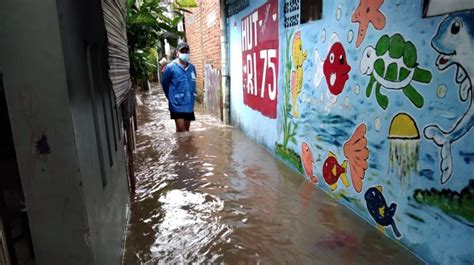 Kali Ciliwung Meluap Pemukiman Warga Di Kebon Pala Terendam Banjir Lagi