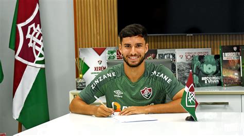 Fluminense anuncia renovação de Martinelli Veja o tempo de contrato