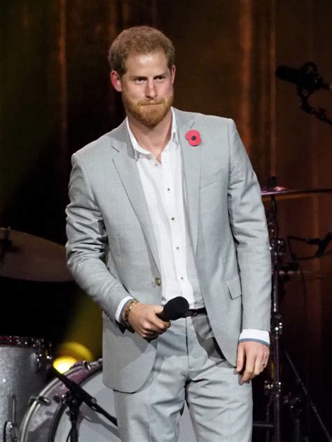 Photo Le prince Harry fait un discours lors de la cérémonie de