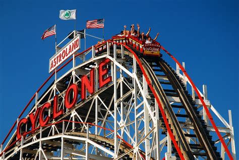 Seriously Dangerous Amusement Park Rides Reader S Digest