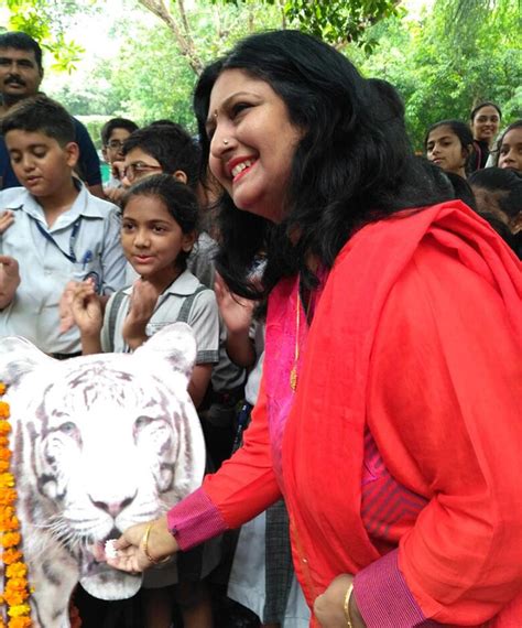 Delhi zoo celebrates 10th birthday of white tiger - Dynamite News