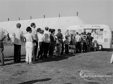 Dagenham Town Show 1970 Showing The Long Queue For Ice Cream 1970