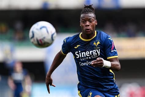 Who Is Tijjani Noslin Manchester United Enter Race For Dutch Forward