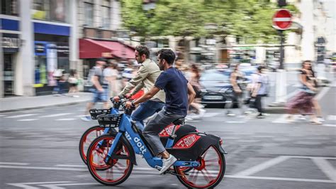 Vélos en libre service à Paris un boom de la demande après l