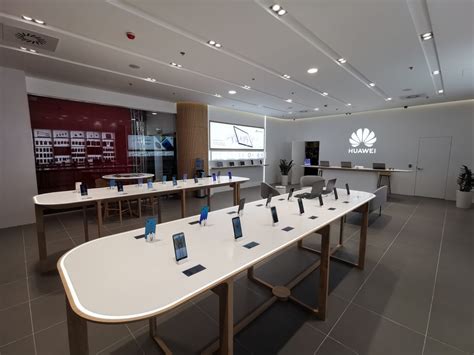 Megnyitott Az Els Huawei Experience Store Magyarorsz Gon Huaweiblog